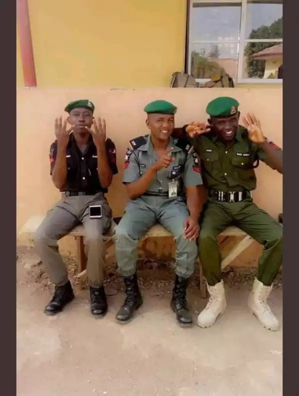 IGP Adamu Orders For Investigation Of Policemen Displaying APC 4+4 Sign (Photos)